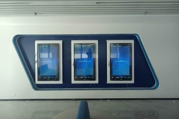 辦公室顯示大屏使用會(huì)議一體機(jī)好，還是拼接屏好？