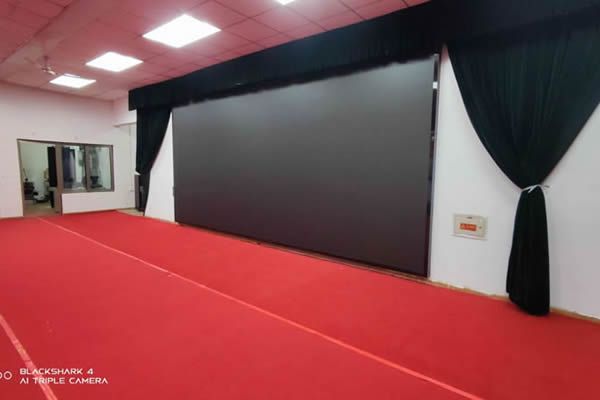 舞臺大屏哪種好，舞臺背景墻LED顯示屏設(shè)計方案