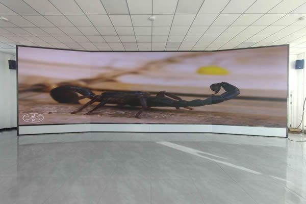 多媒體展廳用多大尺寸的LED顯示屏合適，多媒體展廳LED顯示屏方案設(shè)計