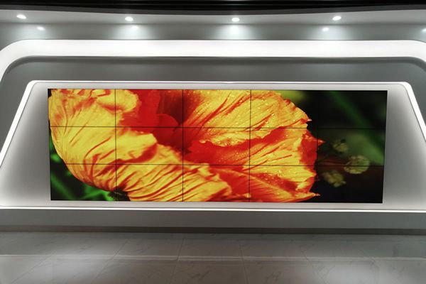 網(wǎng)絡(luò)直播間背景墻用液晶拼接屏好，還是LED顯示屏好？