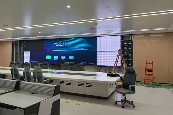 指揮中心大屏用液晶拼接屏還是LED顯示屏？